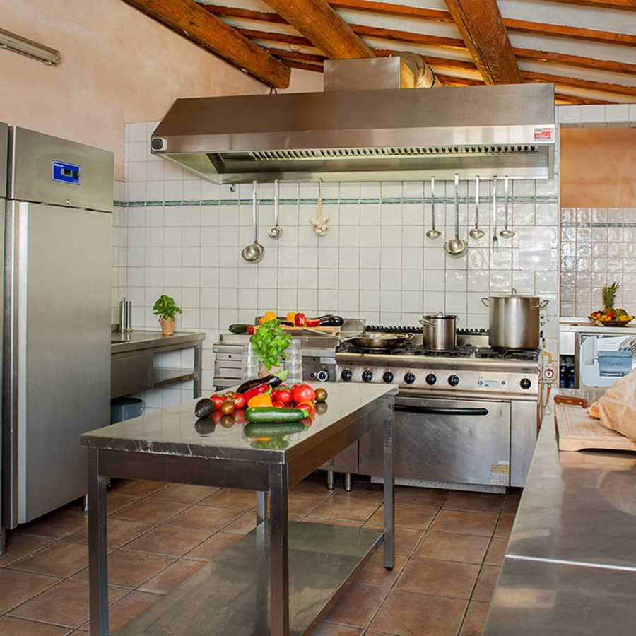 gruppenhaus-frankreich-mas-de-la-garonne-16-küche-bild 1.jpg