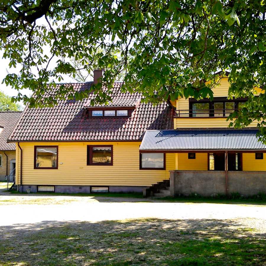 Gruppenhaus-Schweden-Höjalens-1-Haupthaus Schlafhaus.jpg